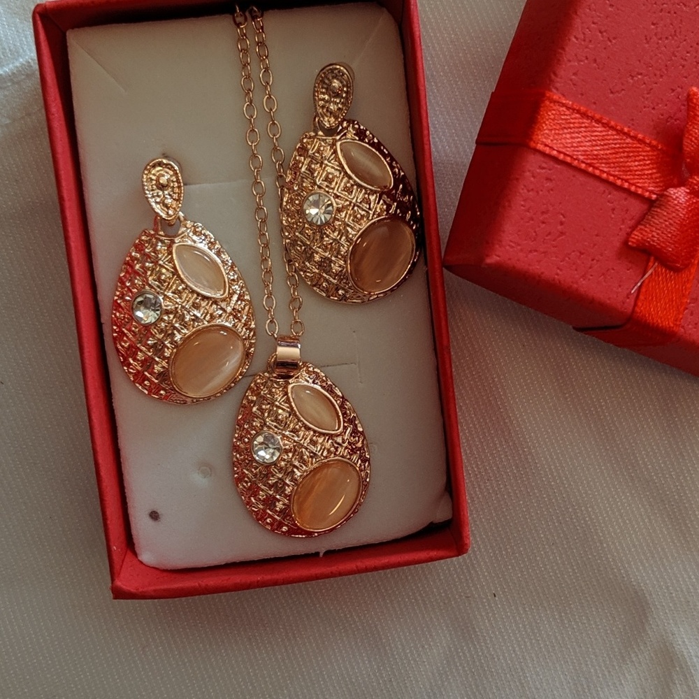 Necklace/Earrings  Set